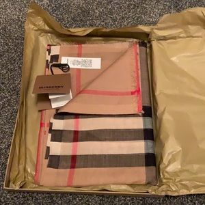 Burberry camel check scarf